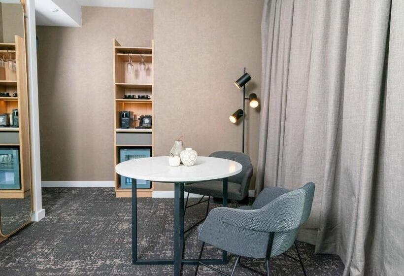 סוויטת ג'וניור, Crowne Plaza Adelaide, An Ihg