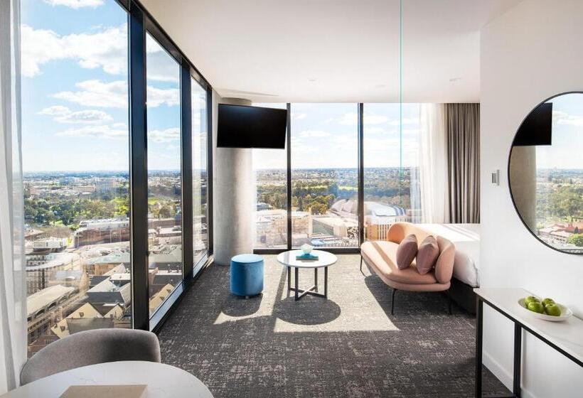 주니어 스위트, Crowne Plaza Adelaide, An Ihg