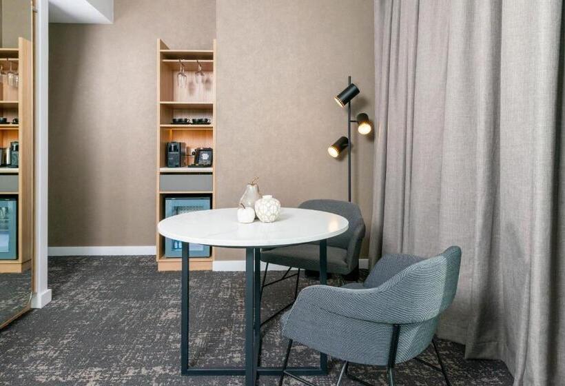 Полулюкс, Crowne Plaza Adelaide, An Ihg
