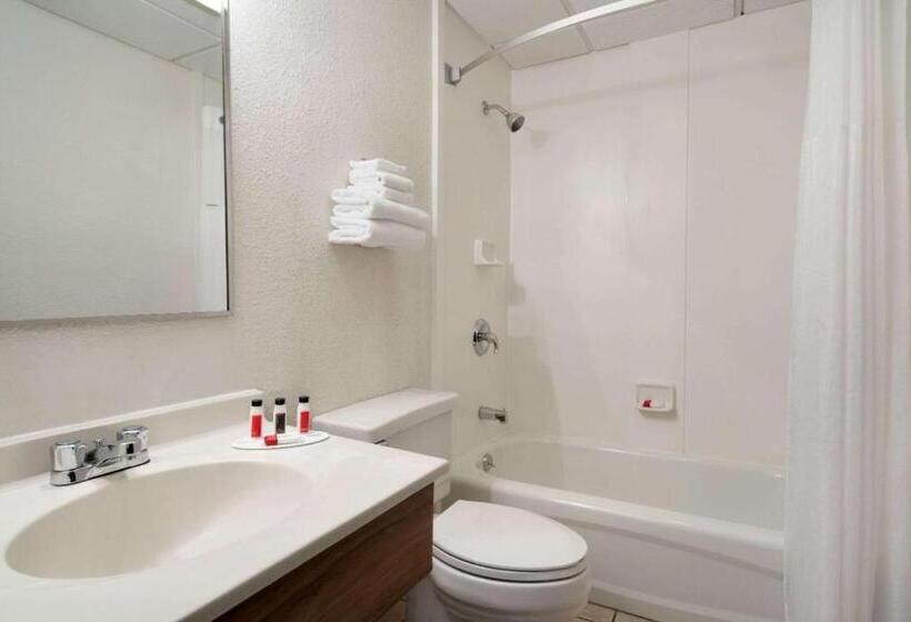 Номер Deluxe Кровать Кинг, Super 8 By Wyndham Portland Me