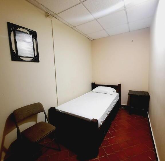 Quarto Estandar Individual, Bluerock Hostal