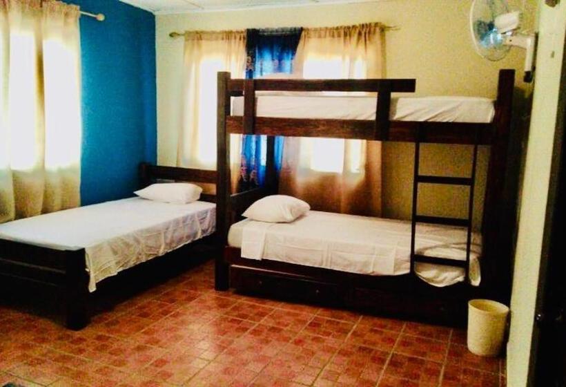 Quarto Familiar, Bluerock Hostal
