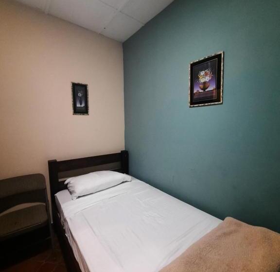 Quarto Estandar Individual, Bluerock Hostal