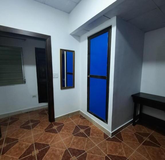 Quarto Basic, Bluerock Hostal