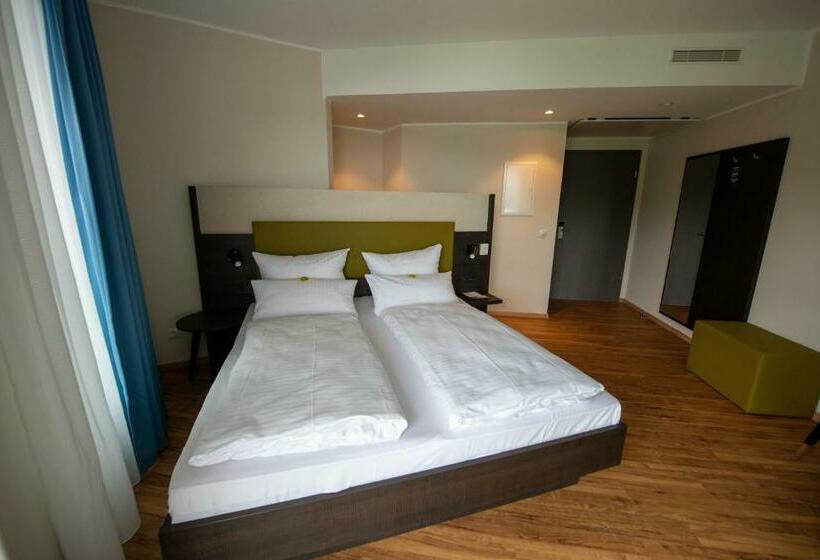 Номер Стандарт с Балконом, Einstein Hotel Am Römerpark