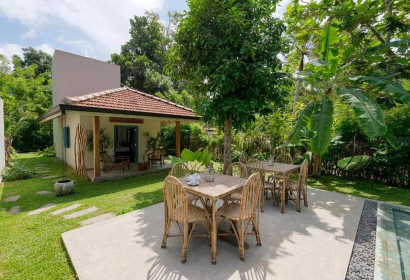 Люкс Вид на Бассейн, Stuthi Villa