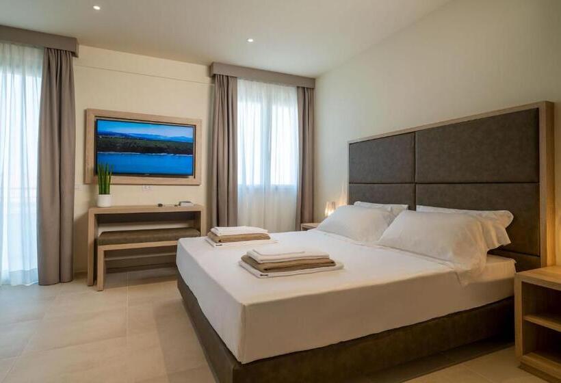 小型套房带阳台, Palace Lido Hotel & Suites