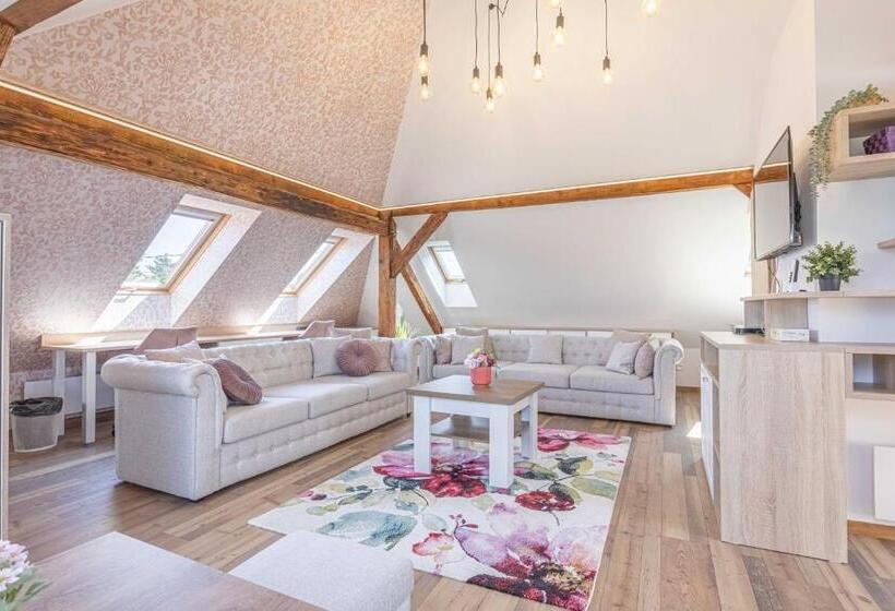 غرفة عائلية, Casa Perla