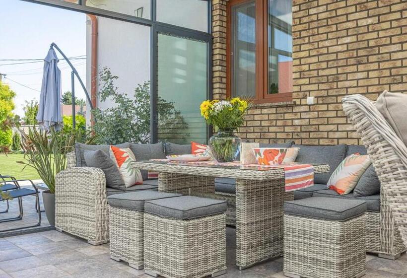 غرفة قياسية, Casa Perla