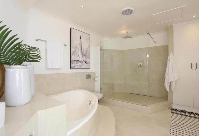 Deluxe Suite King Bed, The Lookout Guest House