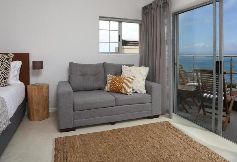 Deluxe Suite Sea View, The Lookout Guest House