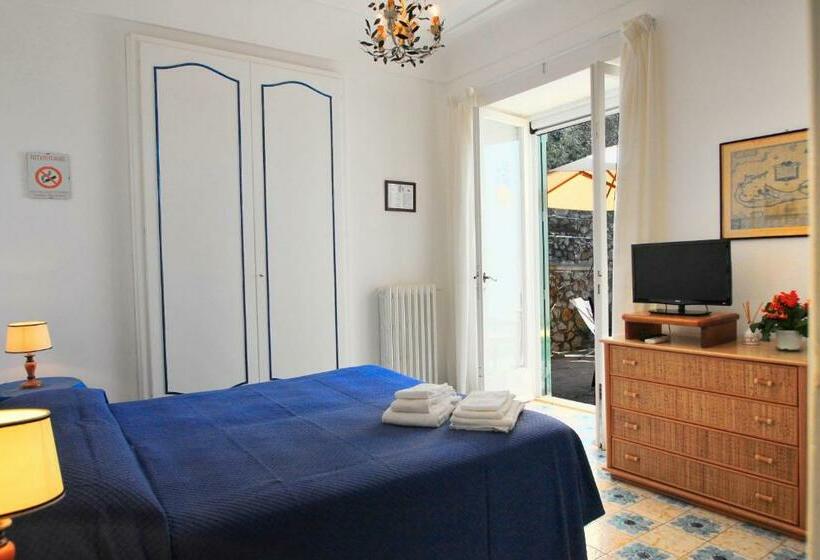 اتاق استاندارد با تراس و چشم‌انداز دریا, Casa Augusto B&b