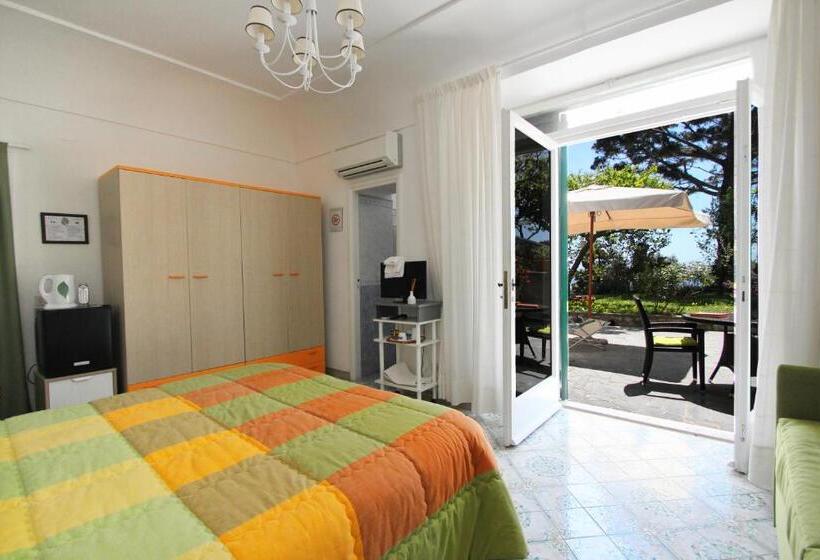 Standard Triple Room with Terrace, Casa Augusto B&b