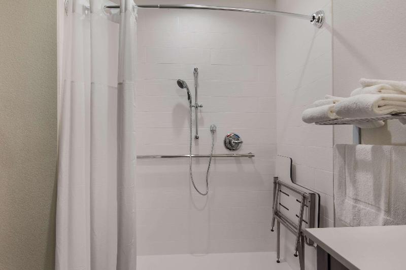 Номер Стандарт Адаптированный для Инвалидов, Sleep Inn East Camden