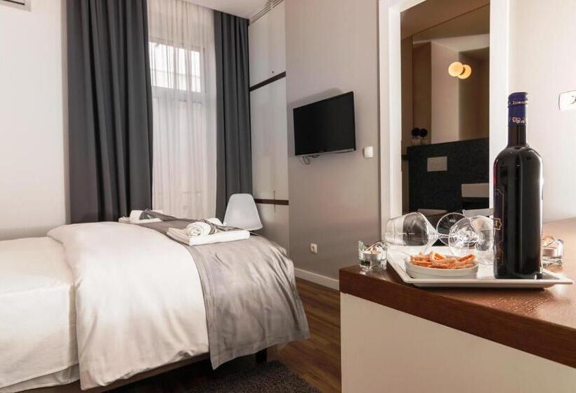 غرفة قياسية مزوَّدة بشُرفة, Prima Luxury Rooms