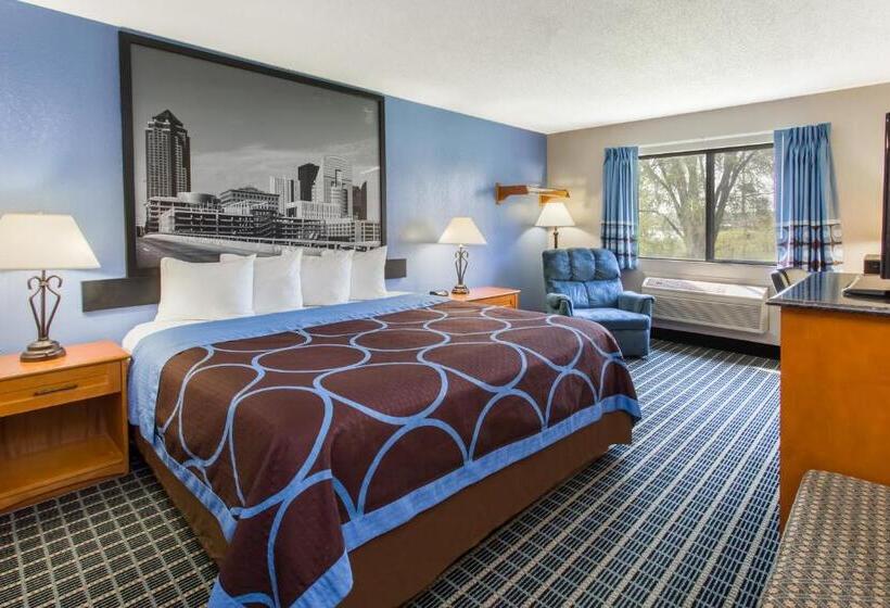 Quarto Estandar Cama King, Super 8 By Wyndham Iowa City/coralville