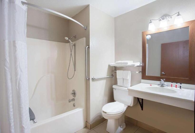 Quarto Estandar para Deficientes Físicos, Super 8 By Wyndham Iowa City/coralville