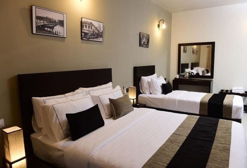 Deluxe Kolmen Hengen Huone, Pine Hill Residence