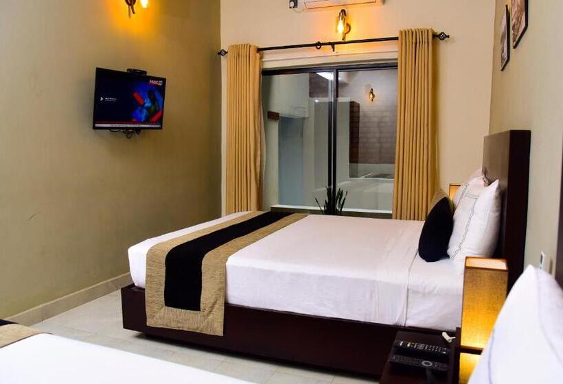 Deluxe Kolmen Hengen Huone, Pine Hill Residence