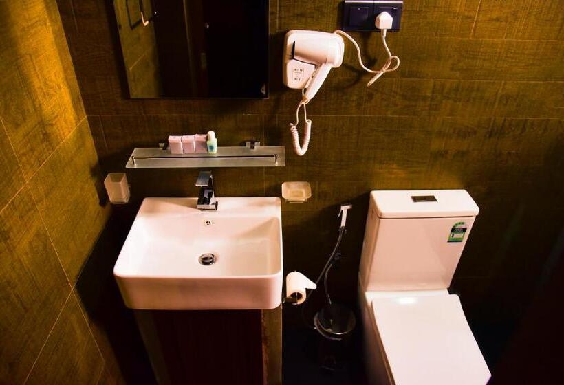 Deluxe Kolmen Hengen Huone, Pine Hill Residence