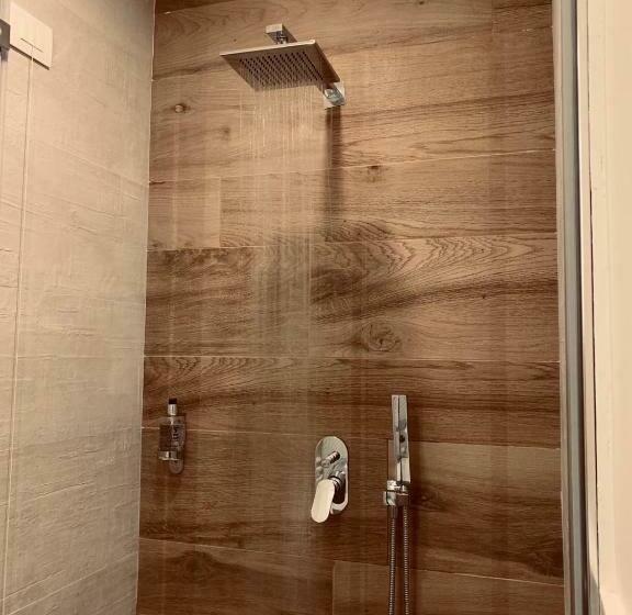 Deluxe Room, Via Milano 52