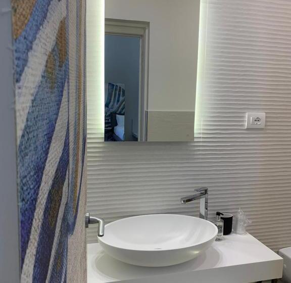 Deluxe Room, Via Milano 52