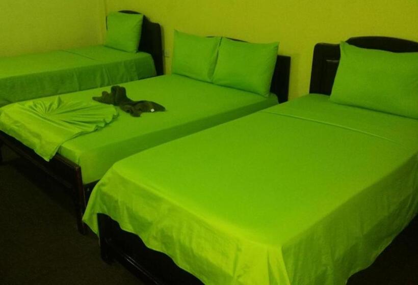 Номер Стандарт Трехместный, Hostal Puerto Azul
