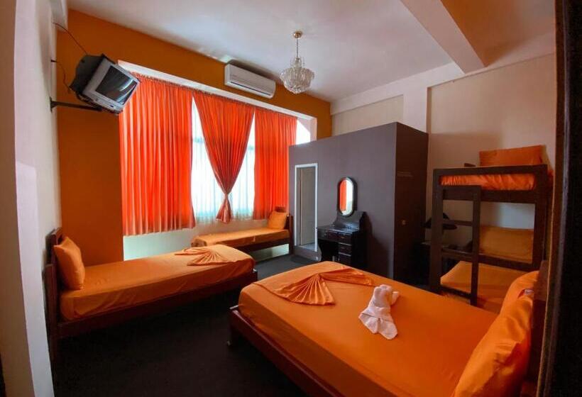 اتاق خانوادگی, Hostal Puerto Azul