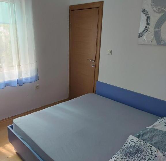سوئیت با بالکن, Vila Jovana