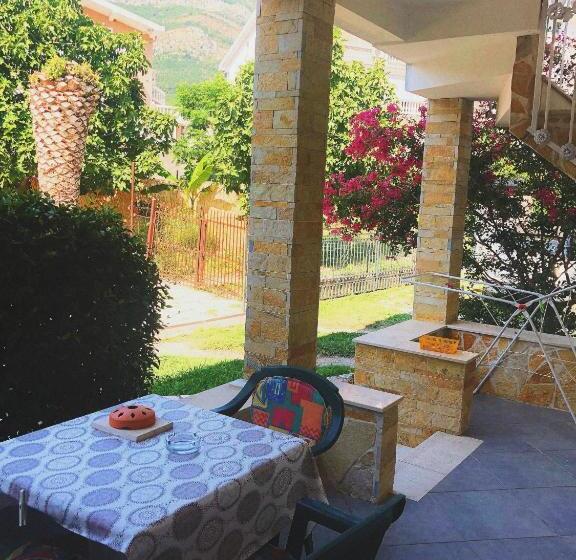سوئیت با بالکن, Vila Jovana