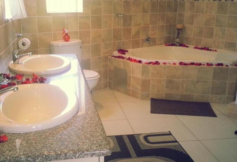 Люкс с гидромассажем, The Homestead Margate   South Africa