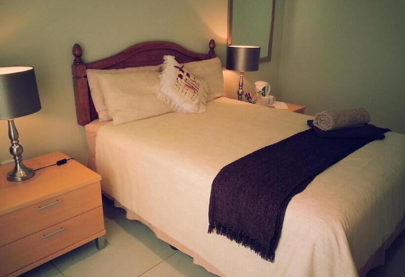 Standard room with outdoor bath, The Homestead Margate   South Africa