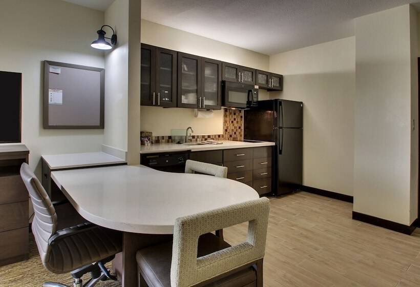 Люкс 2 Спальни, Candlewood Suites   Wichita East, An Ihg
