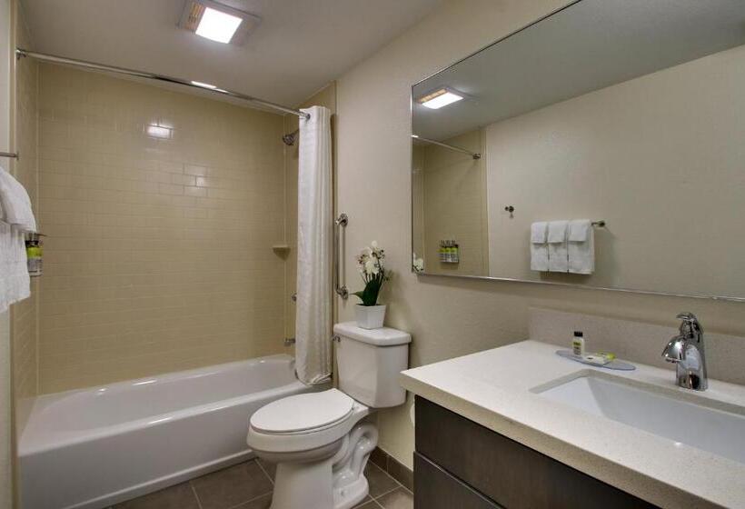 Люкс, Candlewood Suites   Wichita East, An Ihg