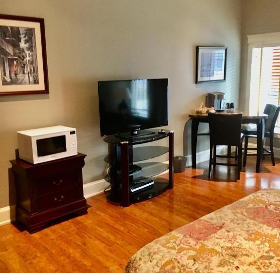 Люкс Повышенной Комфортности, Kootenay Wild Guest Suites
