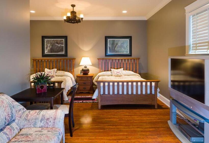 Студия Deluxe, Kootenay Wild Guest Suites