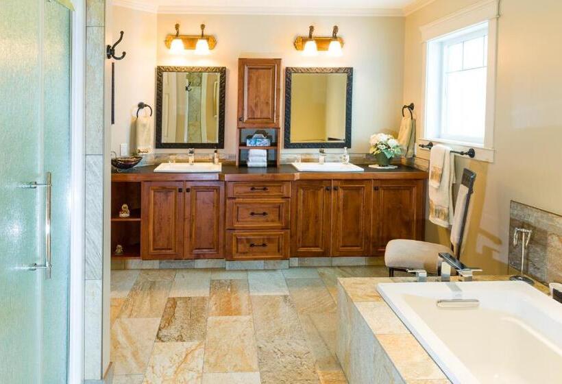Президентский Люкс, Kootenay Wild Guest Suites