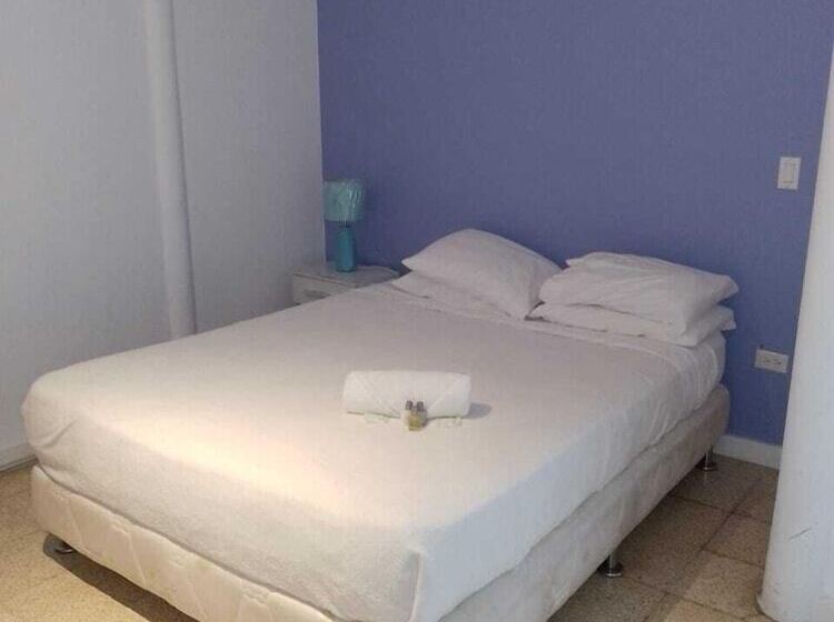 Четырехместный Номер Стандарт, Hostal Familiar Carmencita