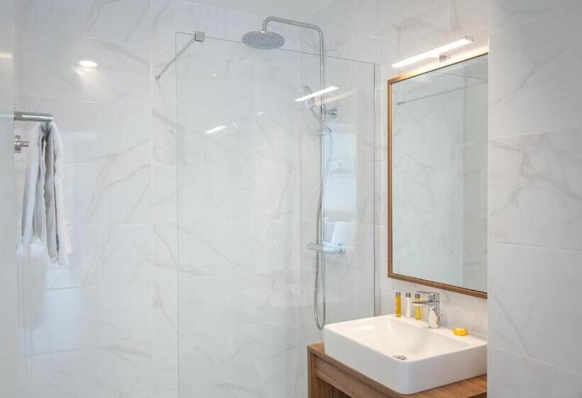 带露台的小型套房, Sowell Hotels La Plage