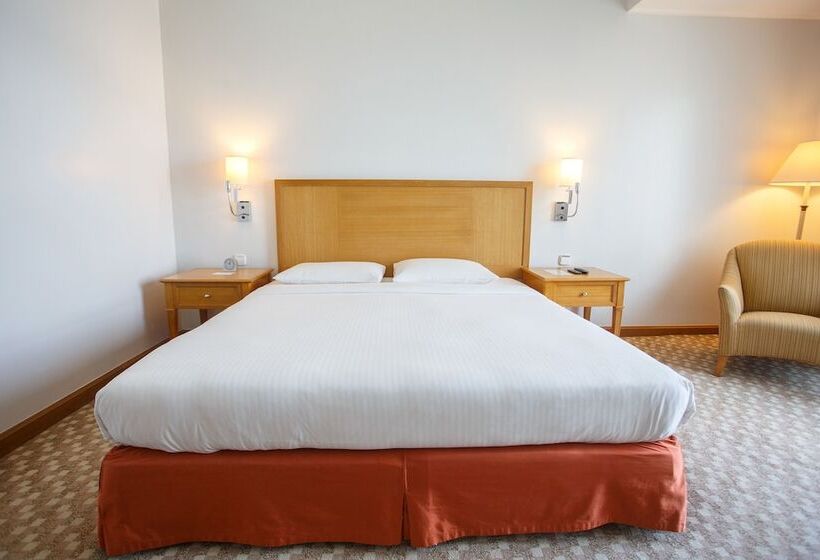 Номер Deluxe, The Linden Suites