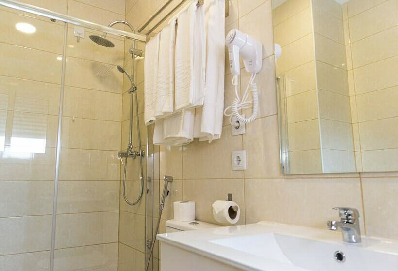 اتاق استاندارد سه نفره, Residencial Do Areeiro