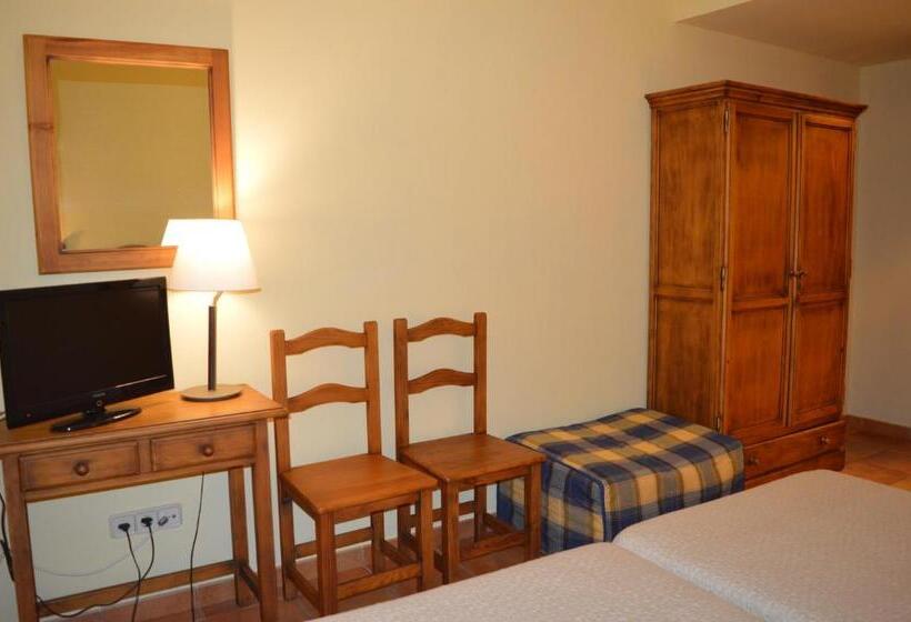 Номер Стандарт, Hostal Revinuesa
