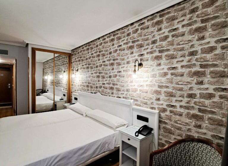 スタンダードルーム, Ciudad Cangas De Onis