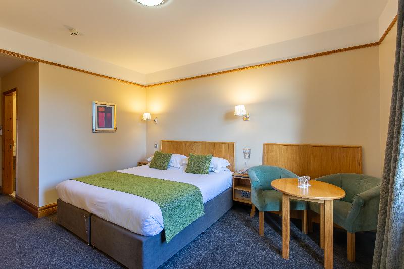 Классический Номер, Tullamore Court