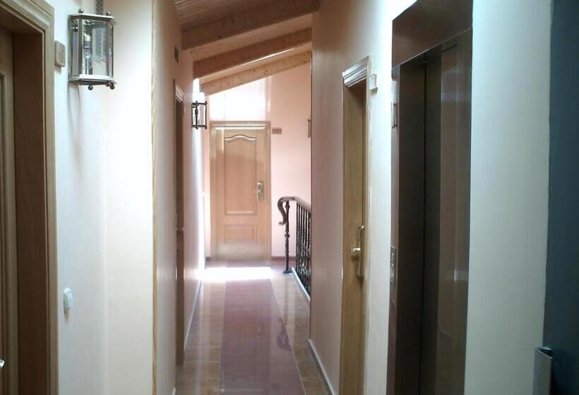 Четырехместный Номер Стандарт с Балконом, Villapaloma