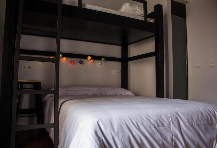 اتاق استاندارد سه نفره, Quartier Leon Hostel Barrio Húmedo