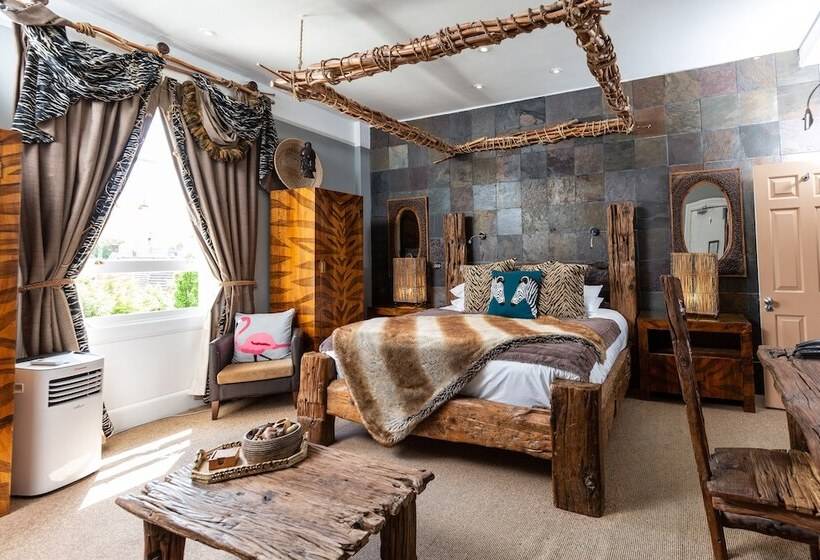 Номер Стандарт, Beaumont House