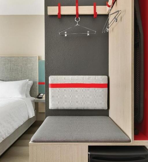 适合残疾人士使用的带超级大床的标准间, Avid Hotel Nashville South   Smyrna, An Ihg