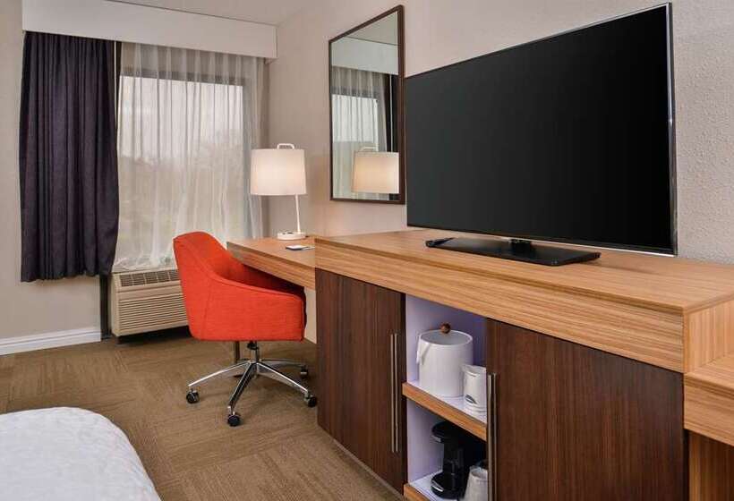 장애인을 위한 스탠다드 룸, Hampton Inn Columbus Ne
