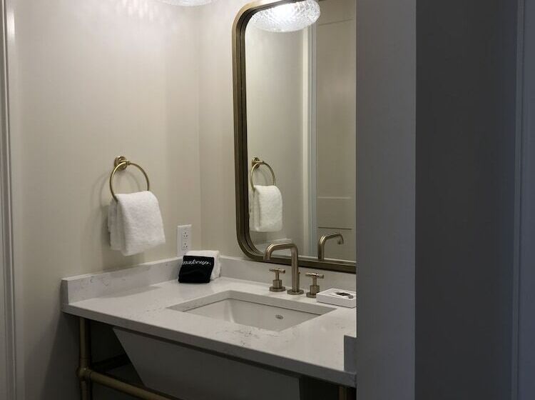 Family Suite, The Inn At Meadowbrook
